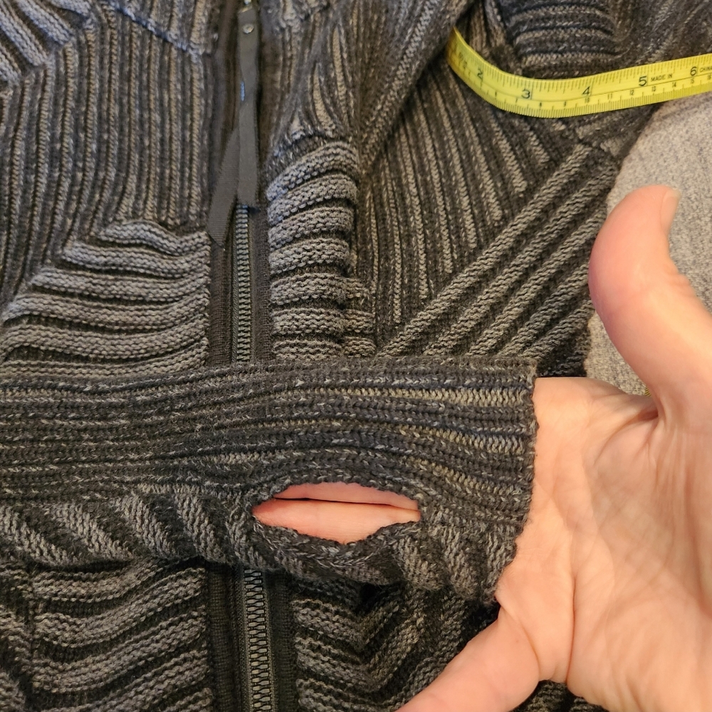 Lululemon form-fitting Black & Gray Sweater jacket with hood size 6 / fits S/XS - Picture 6 of 10